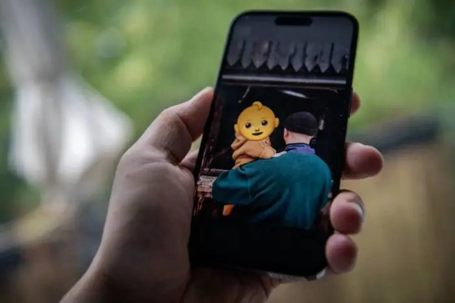 خبراء الأمن السيبراني يحذرون من مشاركة معلومات عن الأطفال لأن «الإنترنت لا ينسى أبداً» (د.ب.أ)