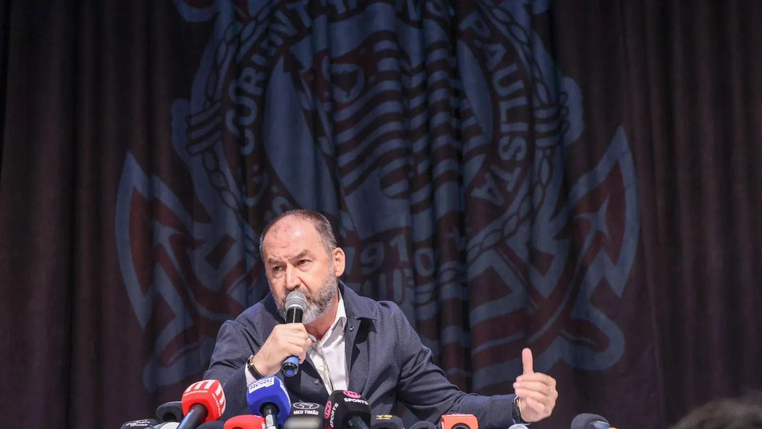 أوغوستو ميلو رئيس كورنثيانز البرازيلي (وسائل إعلام برازيلية)