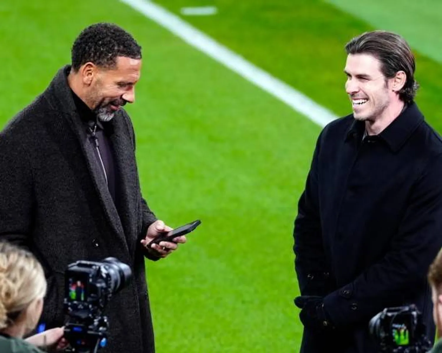 غاريث بيل سيحل محل ريو فرديناند الذي غادر بعد 12 عاماً مع شبكة «تي إن تي سبورتس»... (الغارديان)