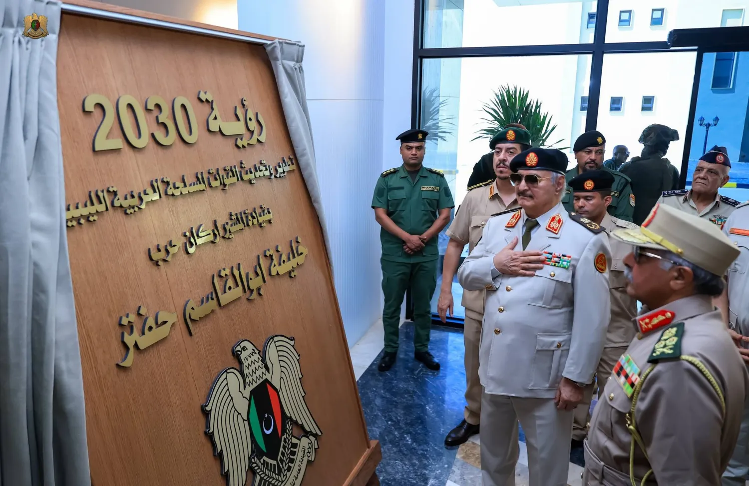 جانب من استقبال حفتر في مدينة بنغازي بمناسبة ذكرى تأسيس الجيش (الجيش الوطني)