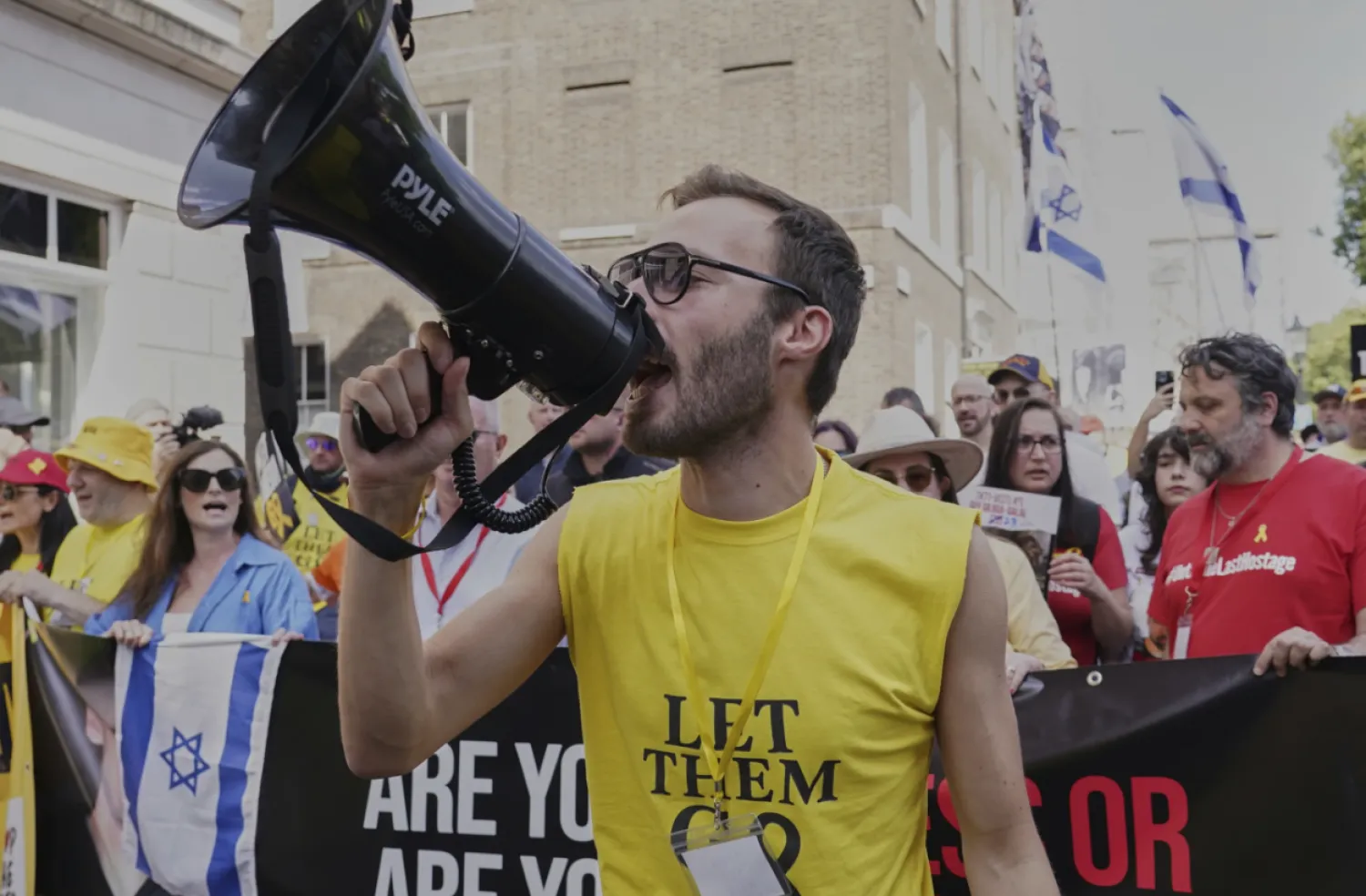 Demonstrators seeking the release of Israeli hostages marched in central London on Sunday as the war in Gaza continues to inflame tensions across the United Kingdom - The AP news