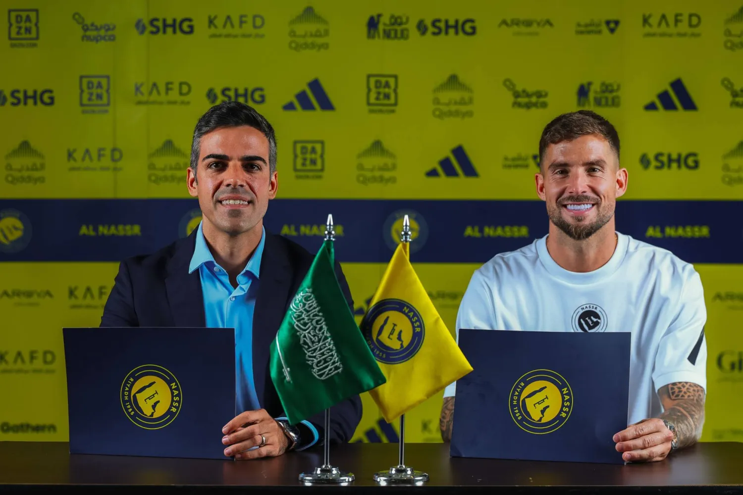 وقّع مارتينيز عقداً مع النادي يمتد لموسم رياضي قادماً من برشلونة الإسباني (نادي النصر)