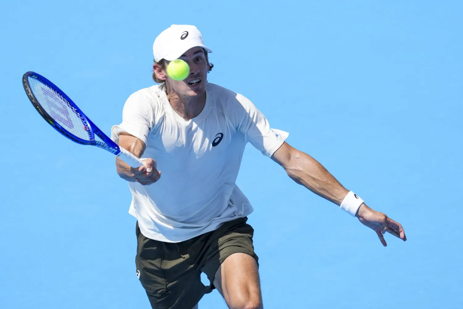 الأسترالي أليكس دي مينور ودّع «سينسيناتي» (رويترز) 