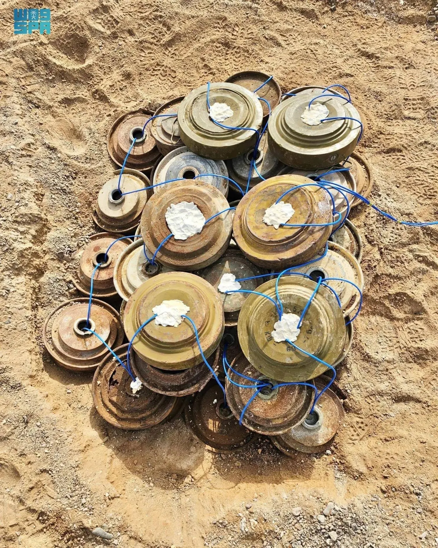KSrelief Masam Project clears 1,140 explosives in Yemen in second week of August. (SPA)