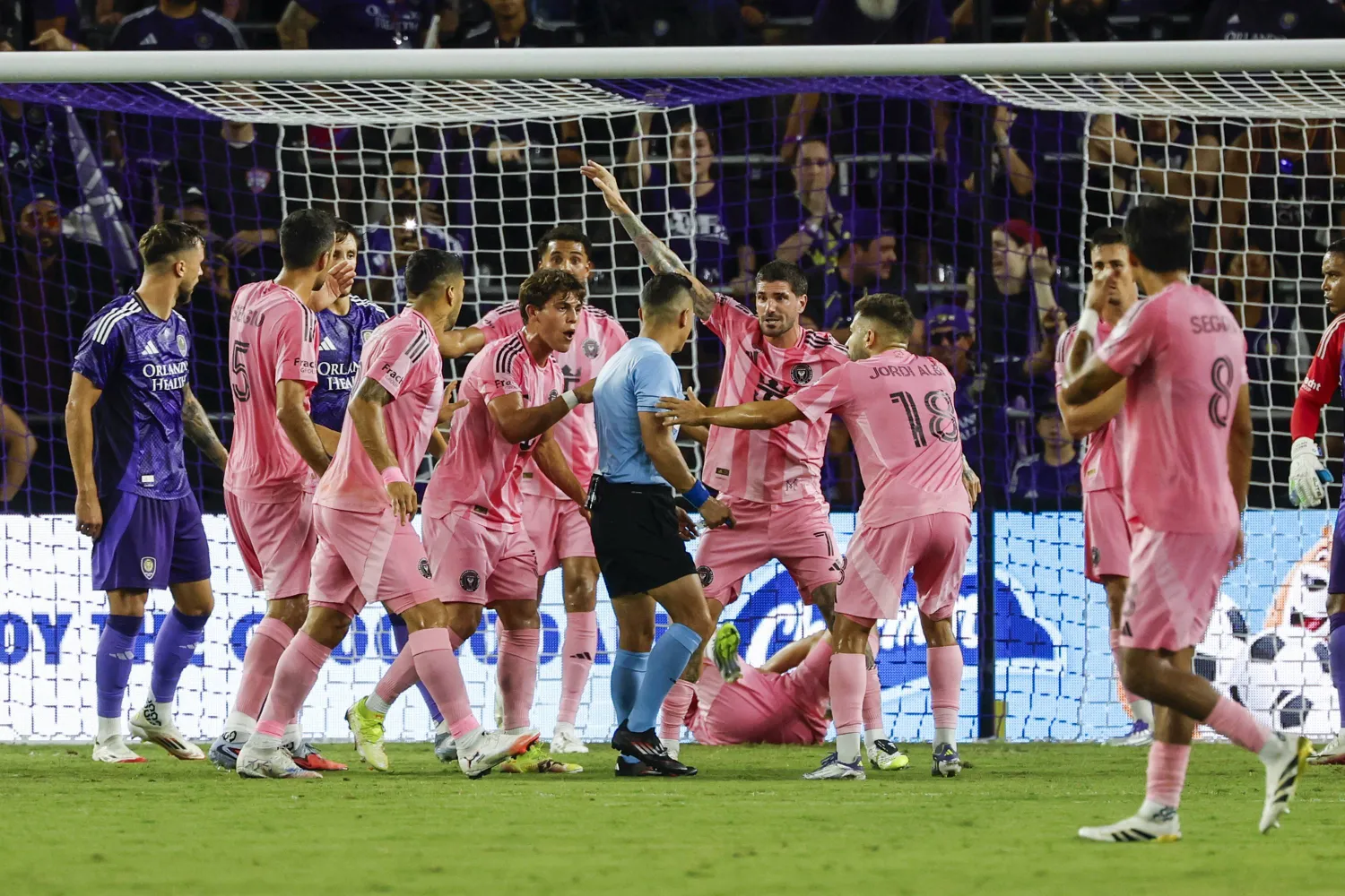 اهتزت شباك إنتر ميامي بعد دقيقتين من صافرة البداية (أ.ب)