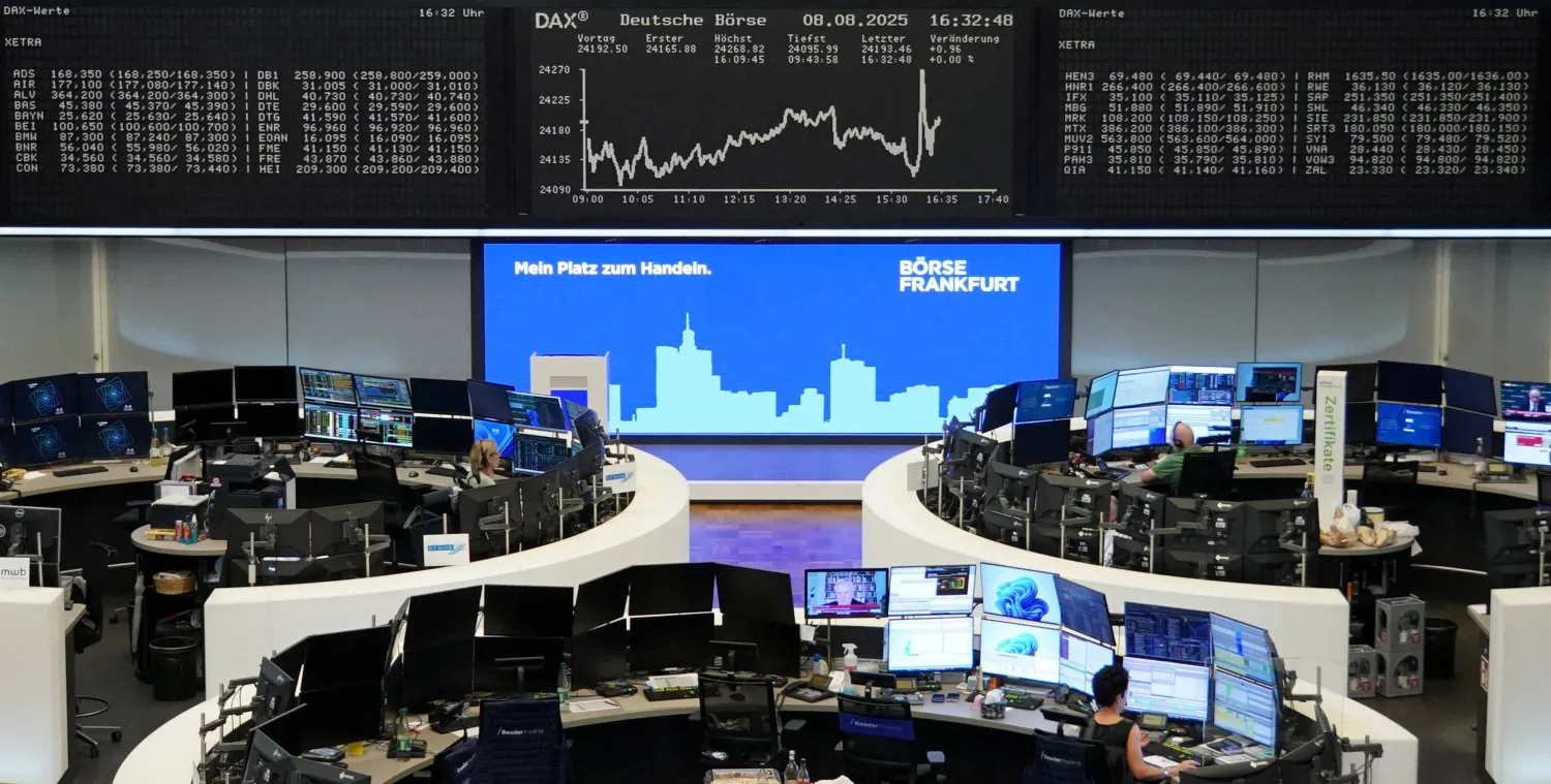 مخطط مؤشر أسعار الأسهم الألماني «داكس» في بورصة فرانكفورت (رويترز)