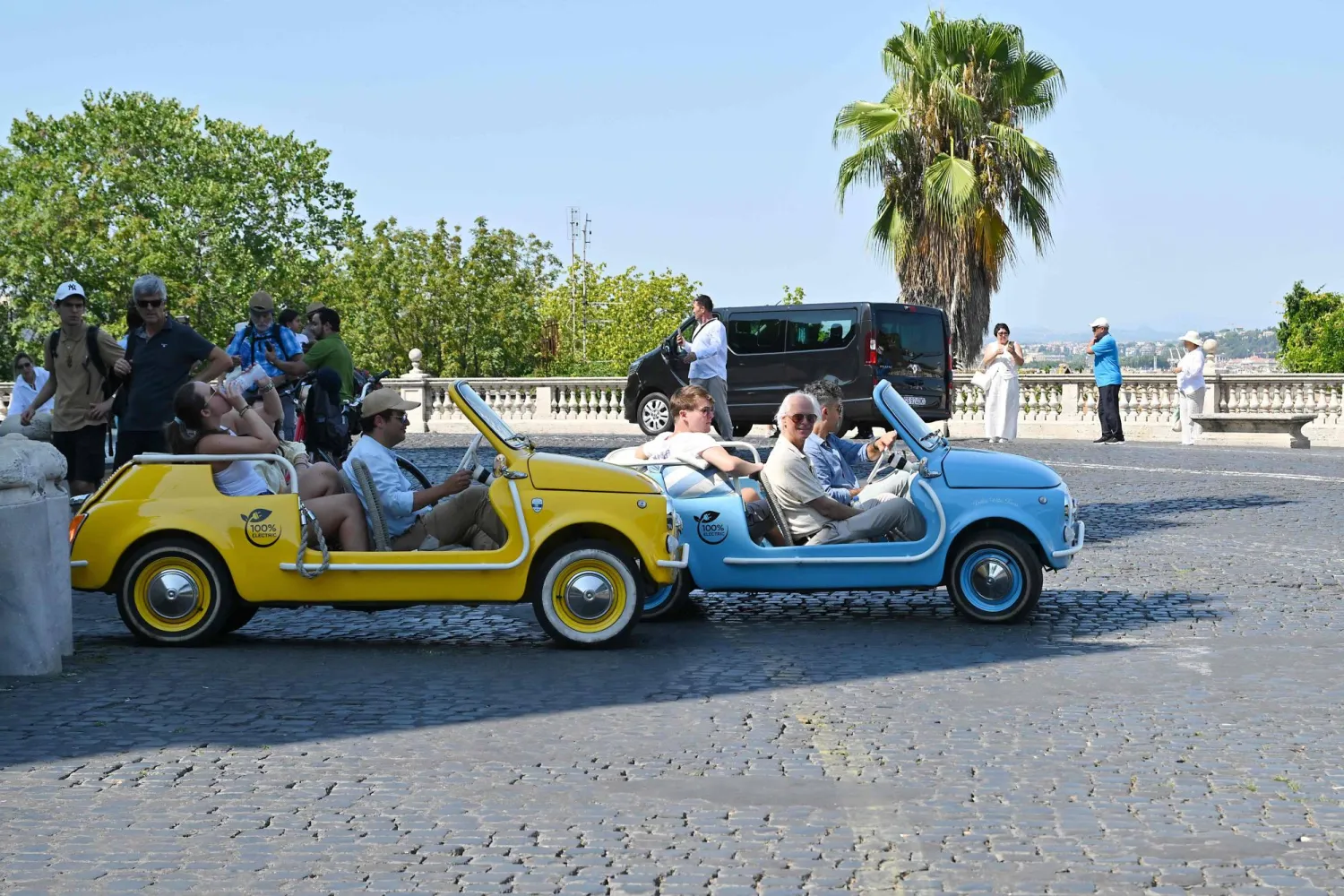 إيطاليا بصدد تطبيق عقوبات صارمة في حال إلقاء القمامة من السيارات (أ.ف.ب)