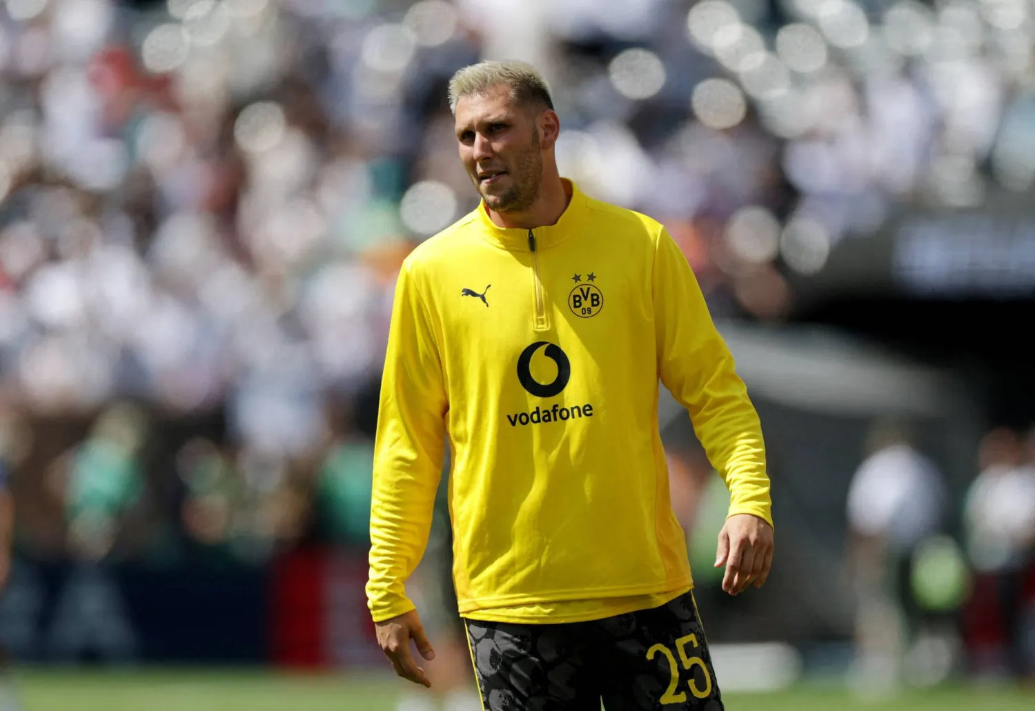 نيكلاس زوله مدافع دورتموند (رويترز)