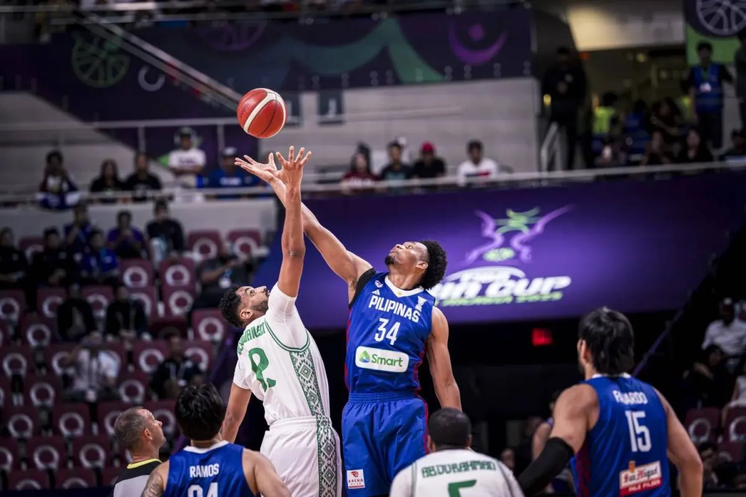 جانب من مباراة السعودية والفلبين (الشرق الأوسط)