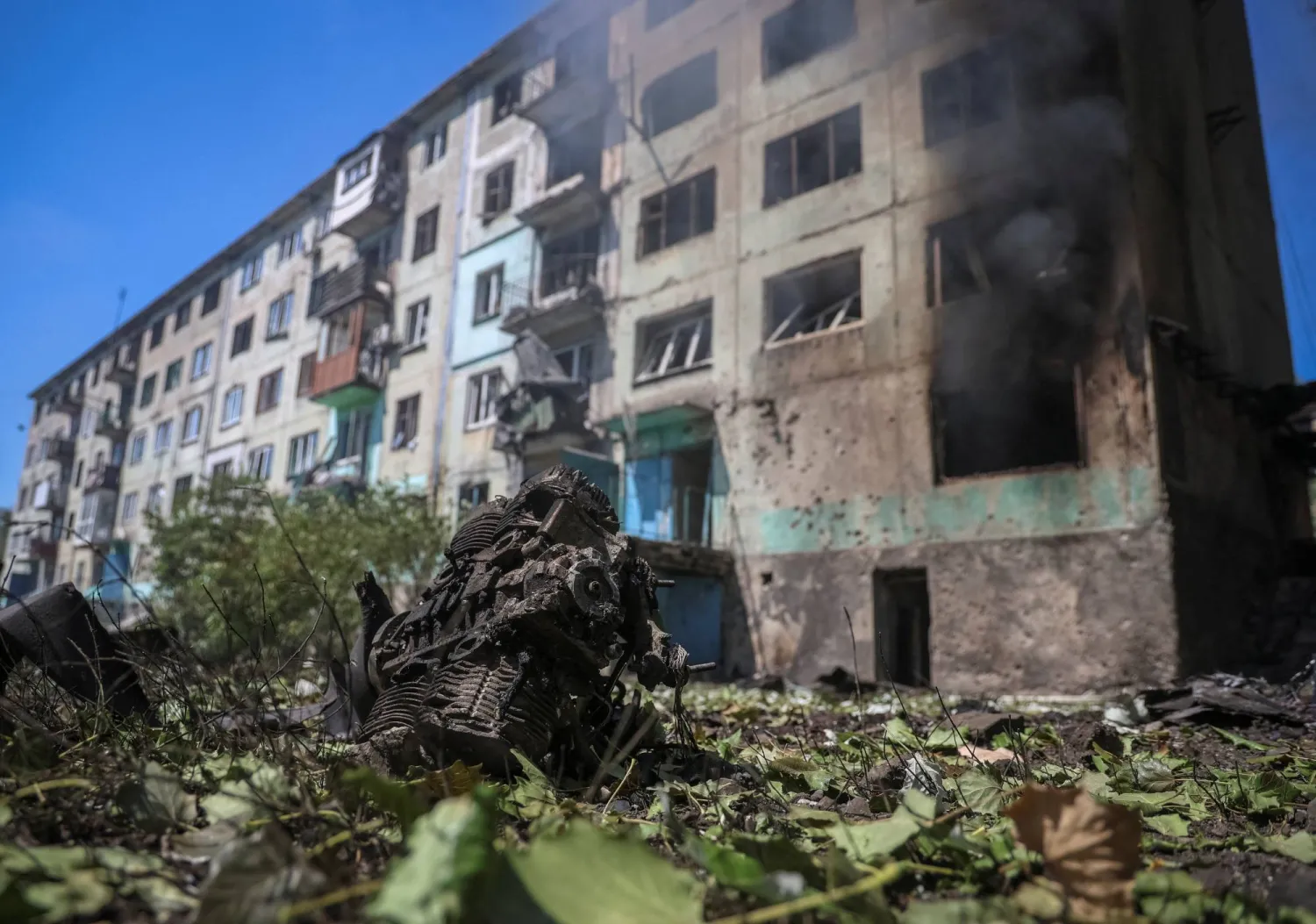 جانب من الدمار جراء غارة روسية على مدينة دونيتسك الأوكرانية (رويترز)