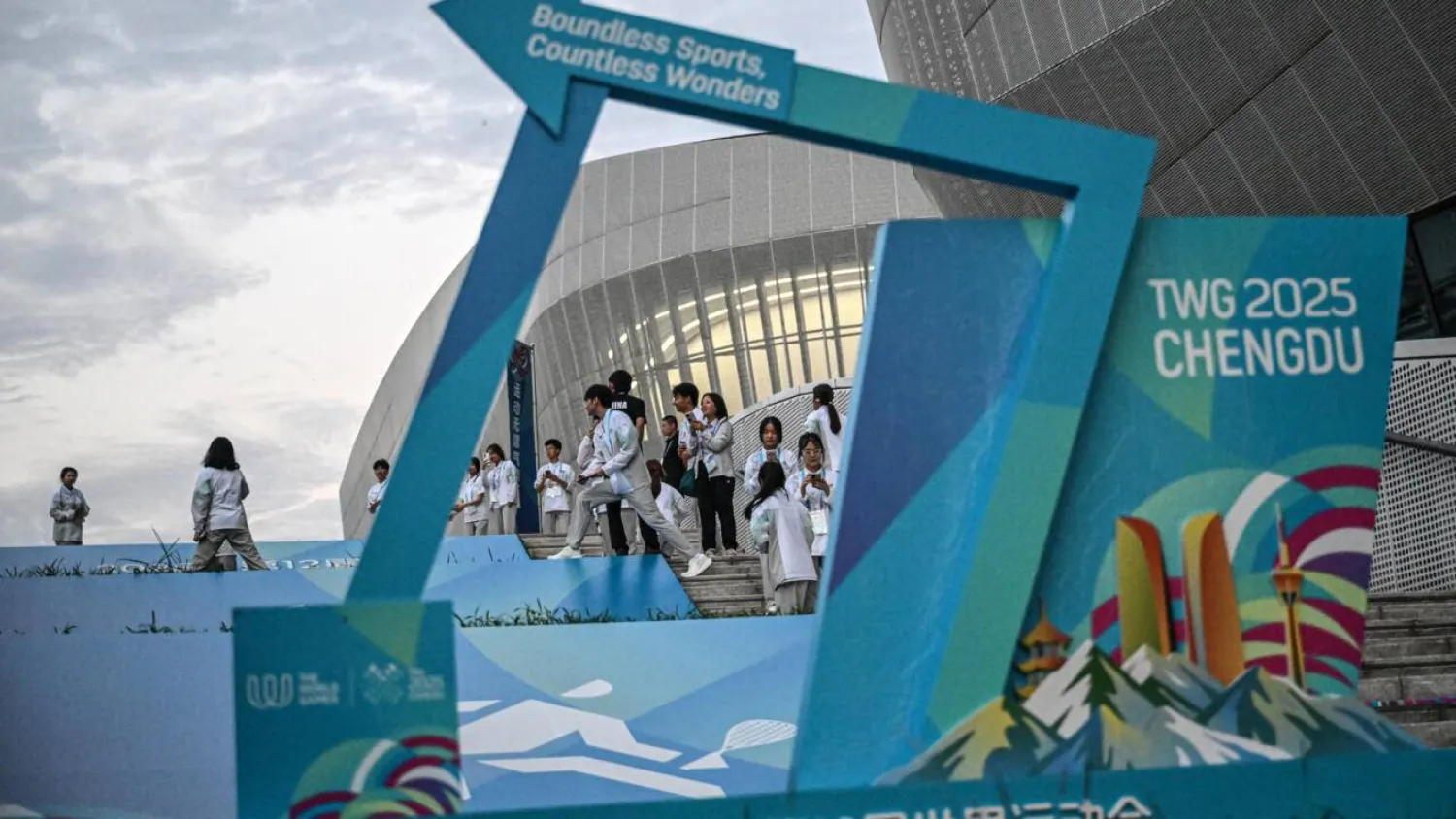 Volunteers at the World Games in Chengdu. Jade GAO / AFP
