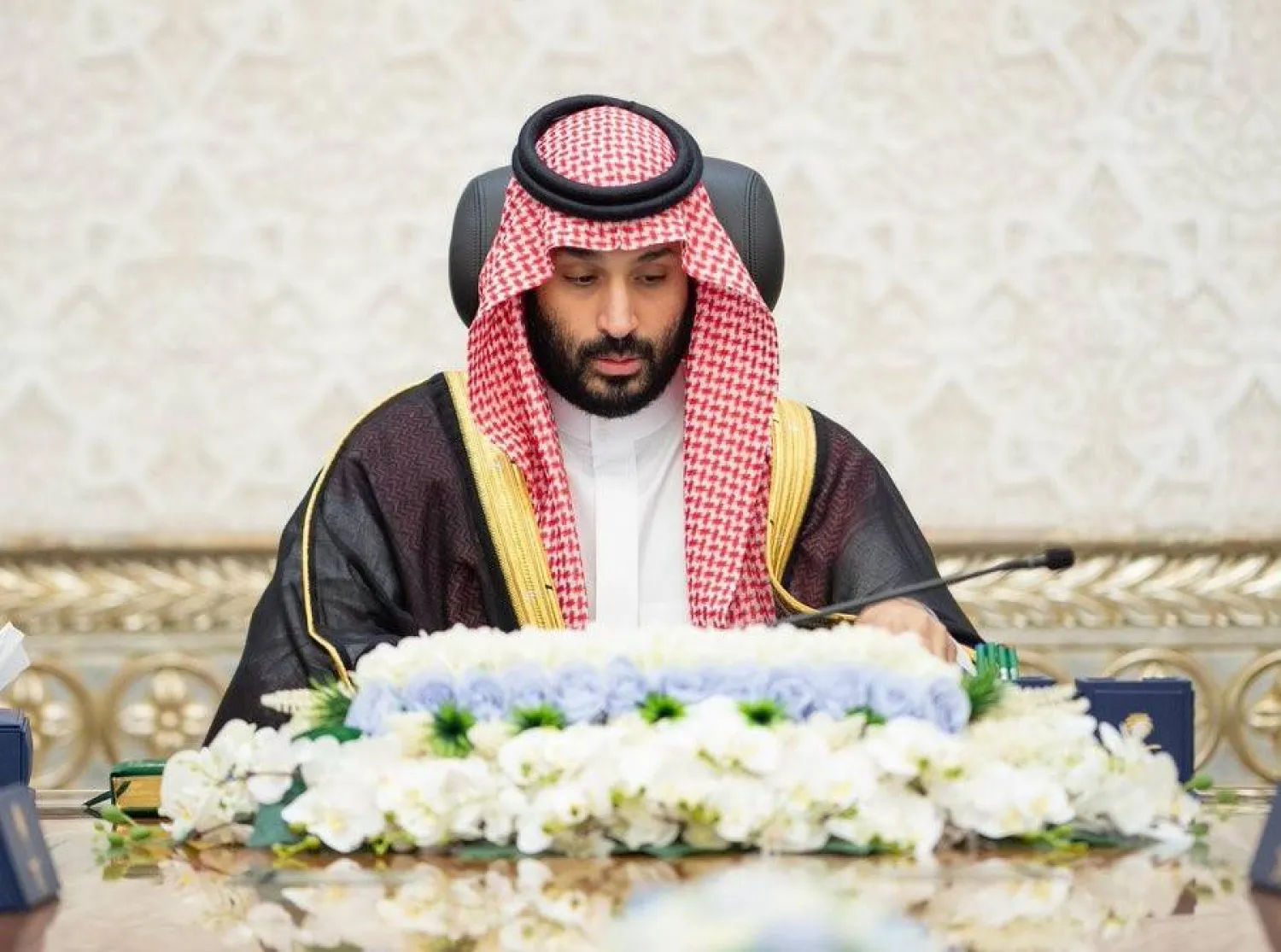 الأمير محمد بن سلمان ولي العهد خلال ترؤسه جلسة مجلس الوزراء في نيوم (واس)
