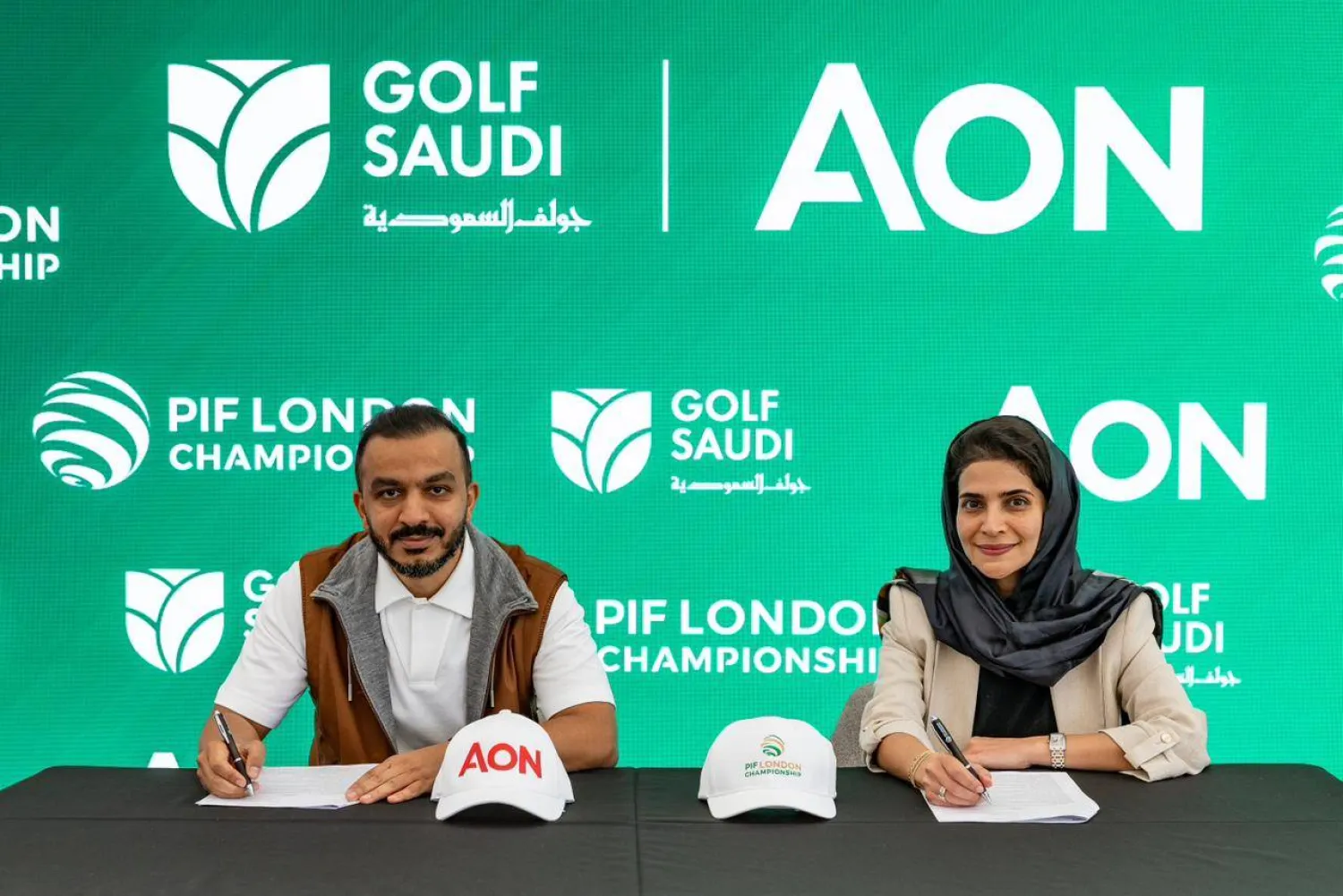 جانب من توقيع الاتفاقية (غولف السعودية)