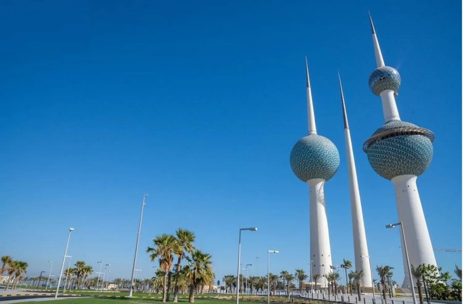 أصدرت الكويت قراراً بجواز دخول الأجنبي المقيم بإحدى دول مجلس التعاون لدول الخليج العربية إلى البلاد بسمة دخول للسياحة تمنح بالمنفذ مباشرة (كونا)