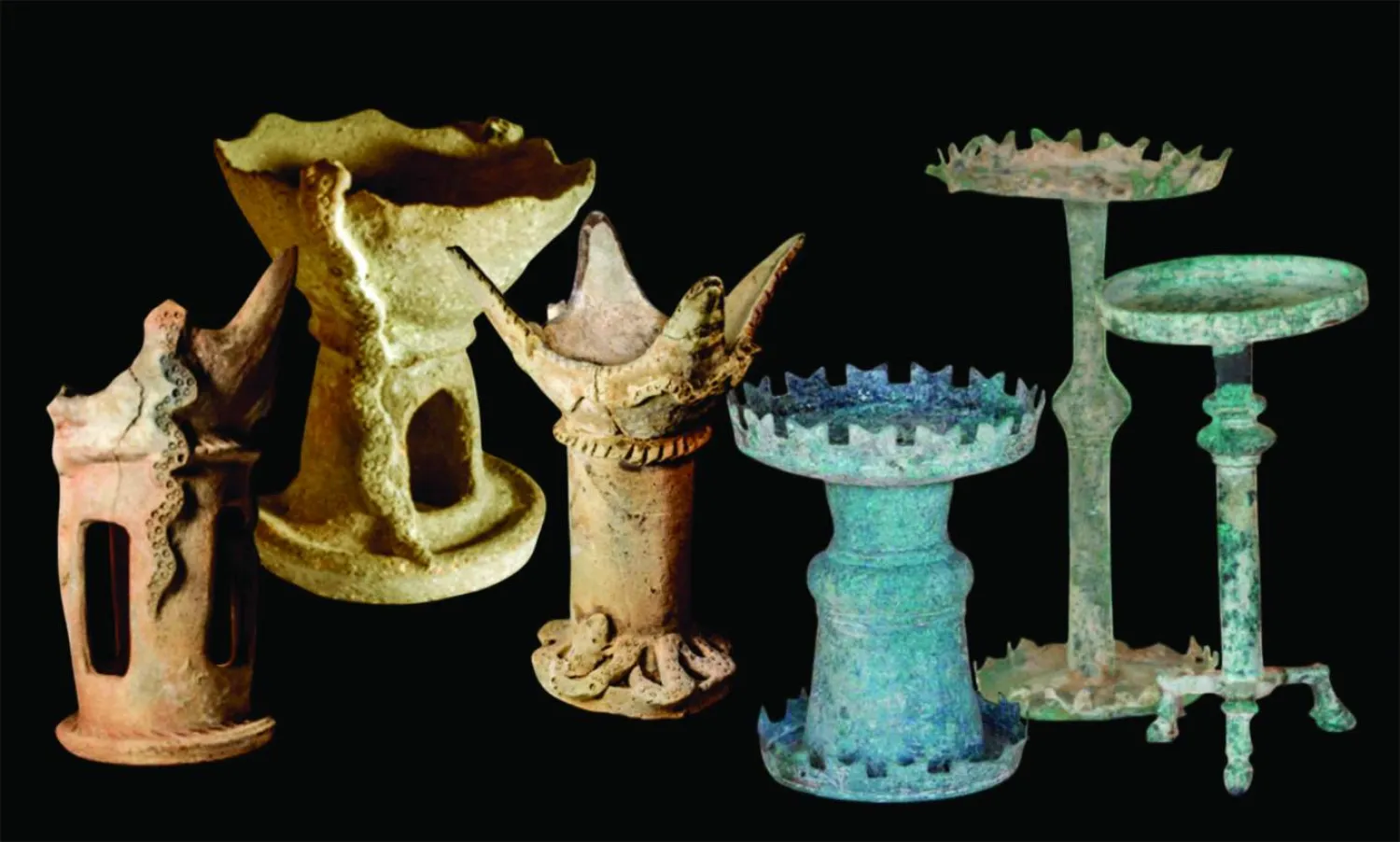 3 مجامر برونزية و3 مجامر فخارية مصدرها موقع ساروق الحديد التابع لإمارة دبي