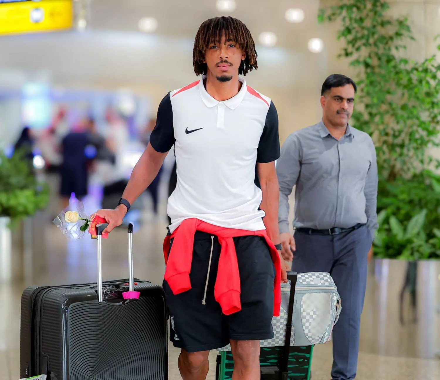 جانب من وصول الفريق إلى الخبر بعد انتهاء المعسكر الأوروبي التحضيري (نادي القادسية)