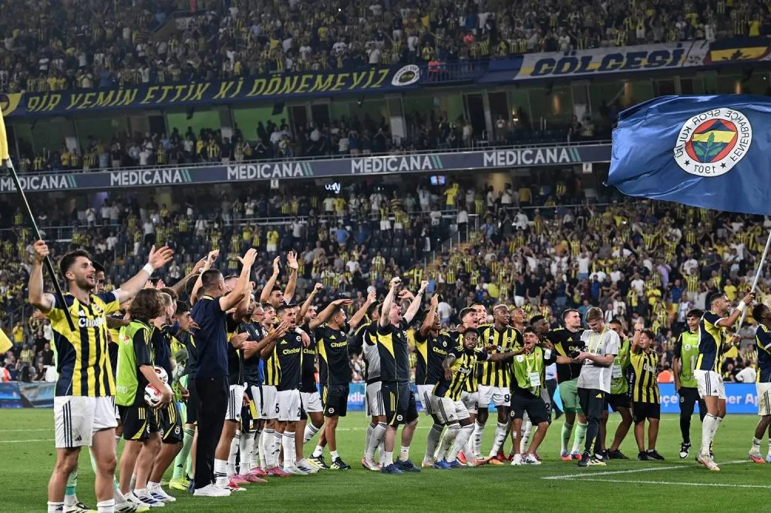 Fenerbahce’s players celebrate after winning the UEFA Champions League 3rd round second leg football match between Fenerbahce and Feyenoord at the Fenerbahce Sükrü Saracoglu Sport Complex in Istanbul on August 12, 2025. (AFP) 