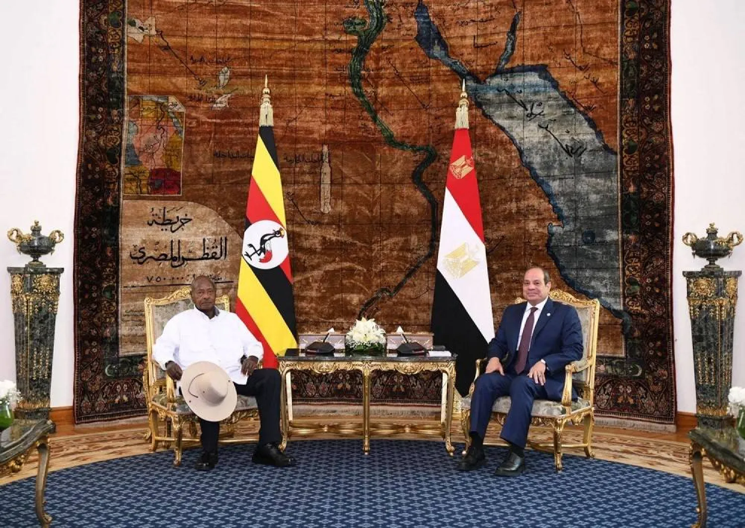 Egyptian President Abdel Fattah al-Sisi meets with his Ugandan counterpart Yoweri Museveni in Cairo. (Egyptian Presidency) 