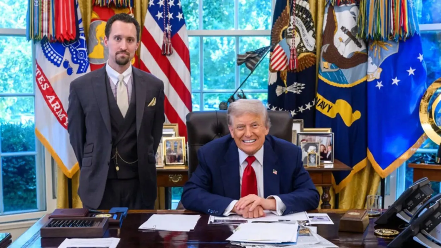 الرئيس الأميركي ومرشحه لرئاسة مكتب إحصاءات العمل (تروث سوشيال)