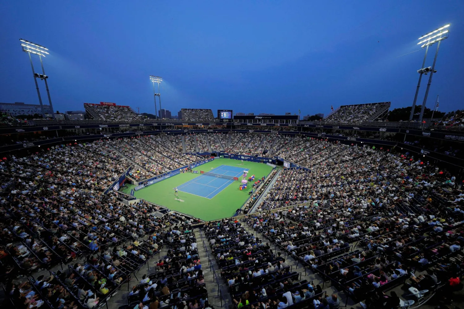 توقف بعض المباريات الثلاثاء بسبب الأمطار (رويترز)
