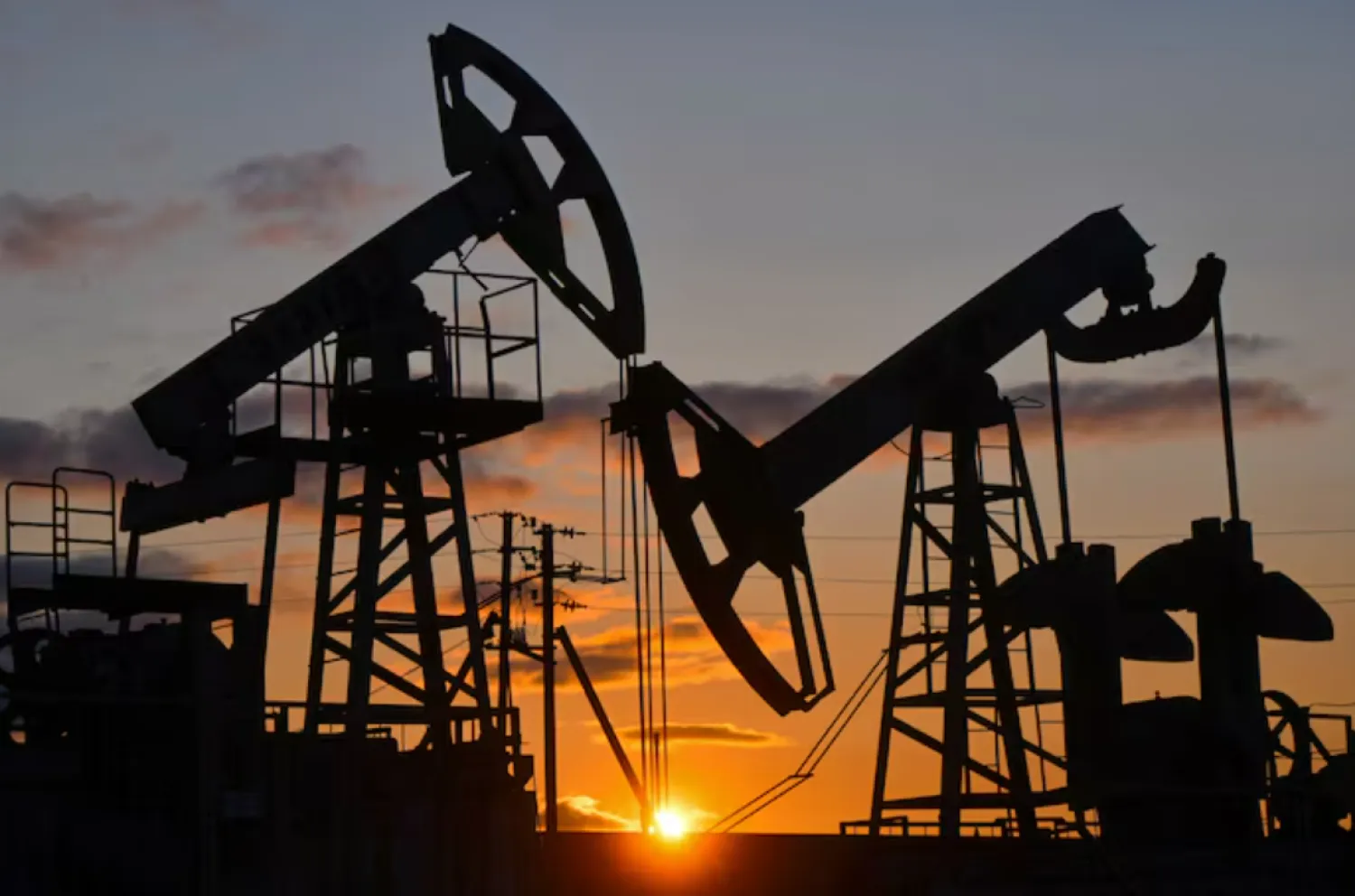 A view shows oil pump jacks outside Almetyevsk in the Republic of Tatarstan, Russia June 4, 2023. REUTERS/Alexander Manzyuk/File Photo