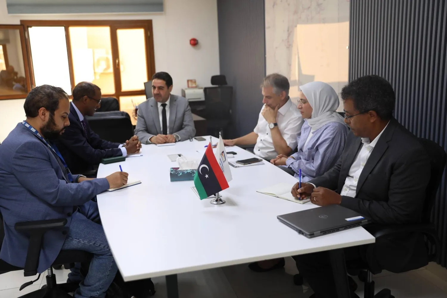 مفوضية الانتخابات خلال الاجتماع مع نائب البرنامج الأممي الإنمائي (المفوضية)