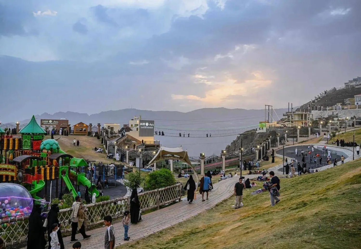 السعودية لم تسجل 53 درجة مئوية في الظل هذا الصيف مقارنة بالصيف الماضي (واس)