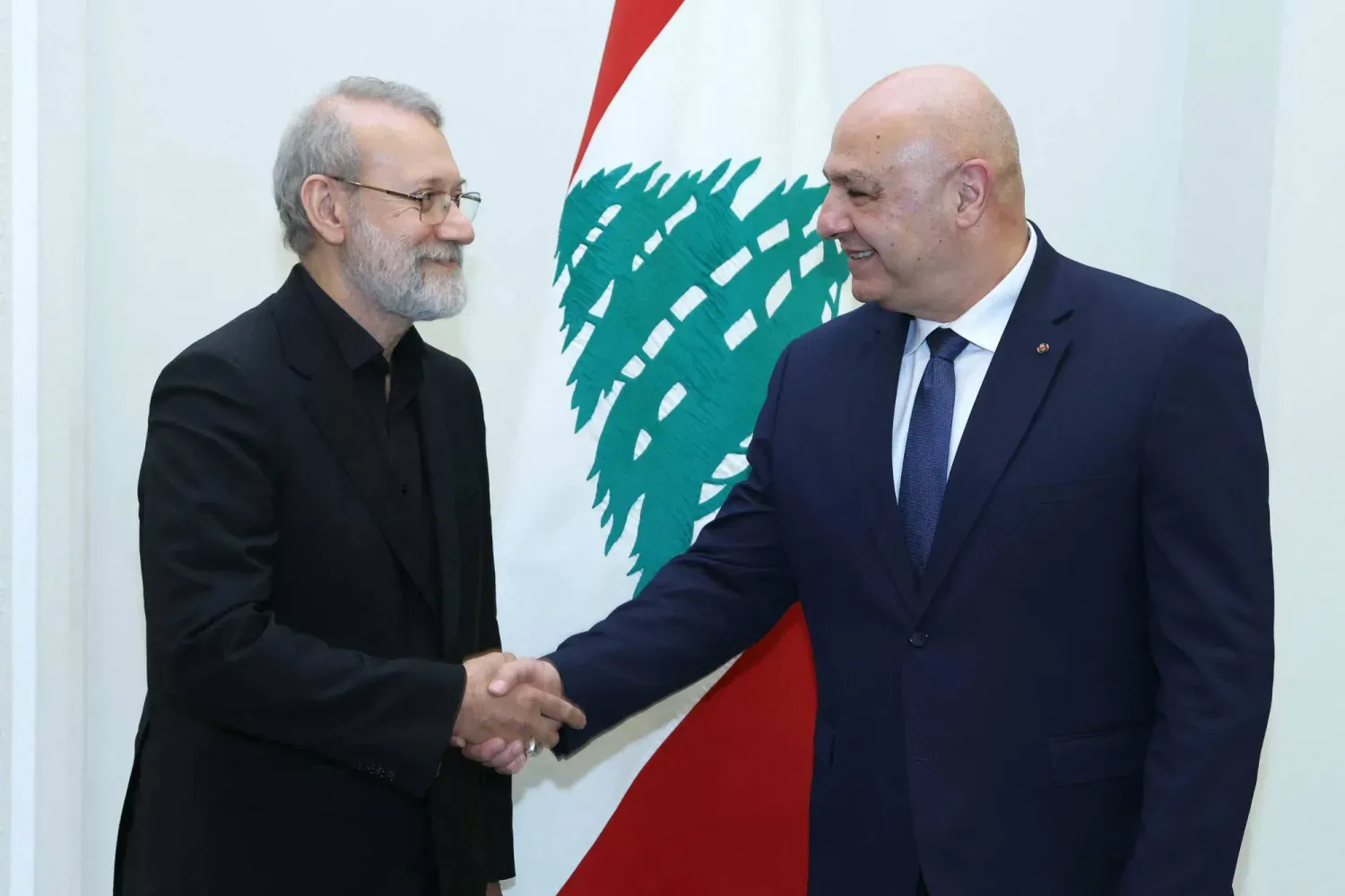 Lübnan Cumhurbaşkanı Joseph Avn, İran Yüksek Ulusal Güvenlik Konseyi Sekreteri Ali Laricani’yi kabul etti (Lübnan Cumhurbaşkanlığı)