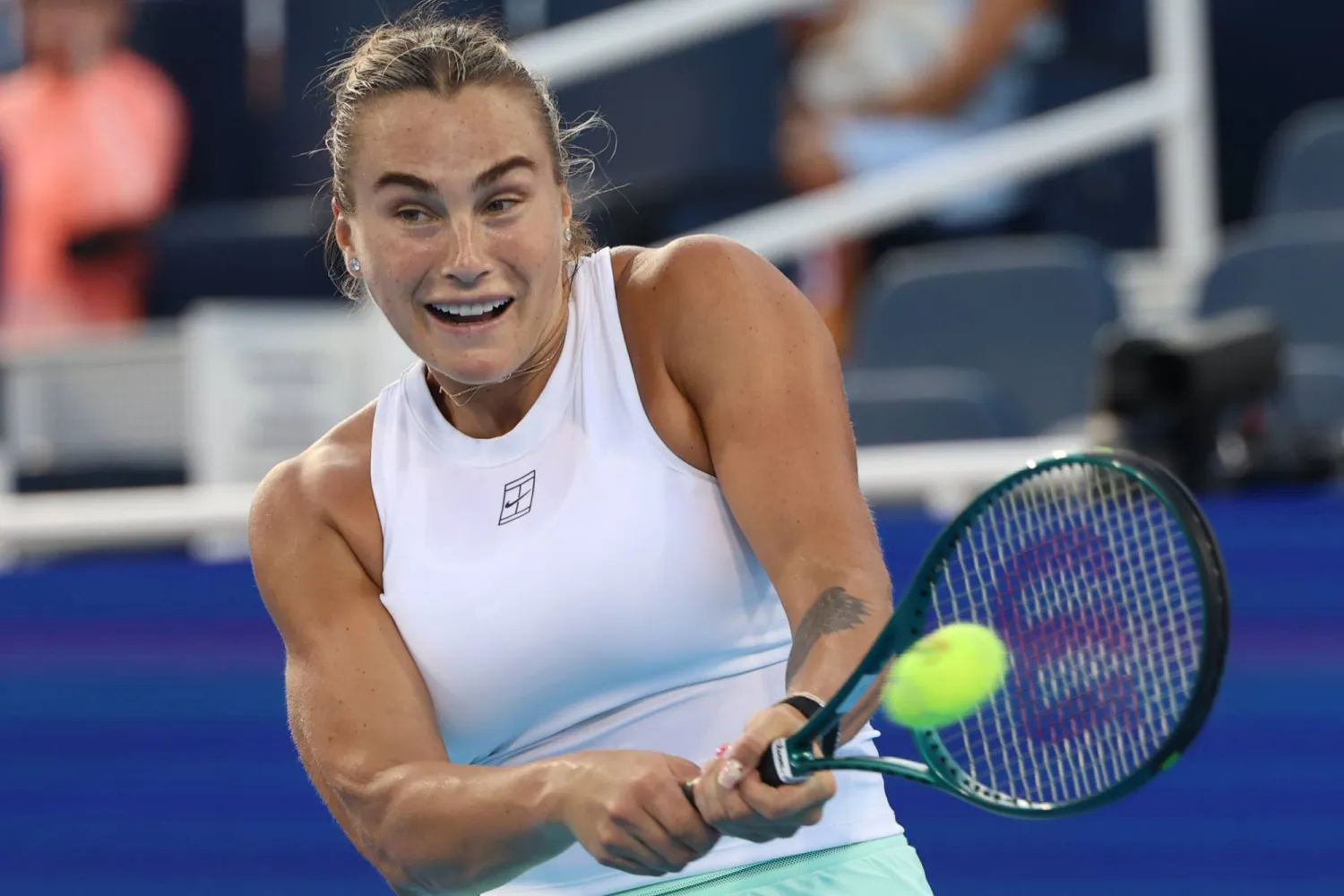 13 August 2025, US, Mason: Belarusian tennis player Aryna Sabalenka plays a backhand return against Spain's Jessica Bouzas Maneiro during their women's singles fourth-round match on Day 7 of the Cincinnati Open at the Lindner Family Tennis Center. Photo: Marcin Cholewinski/ZUMA Press Wire/dpa