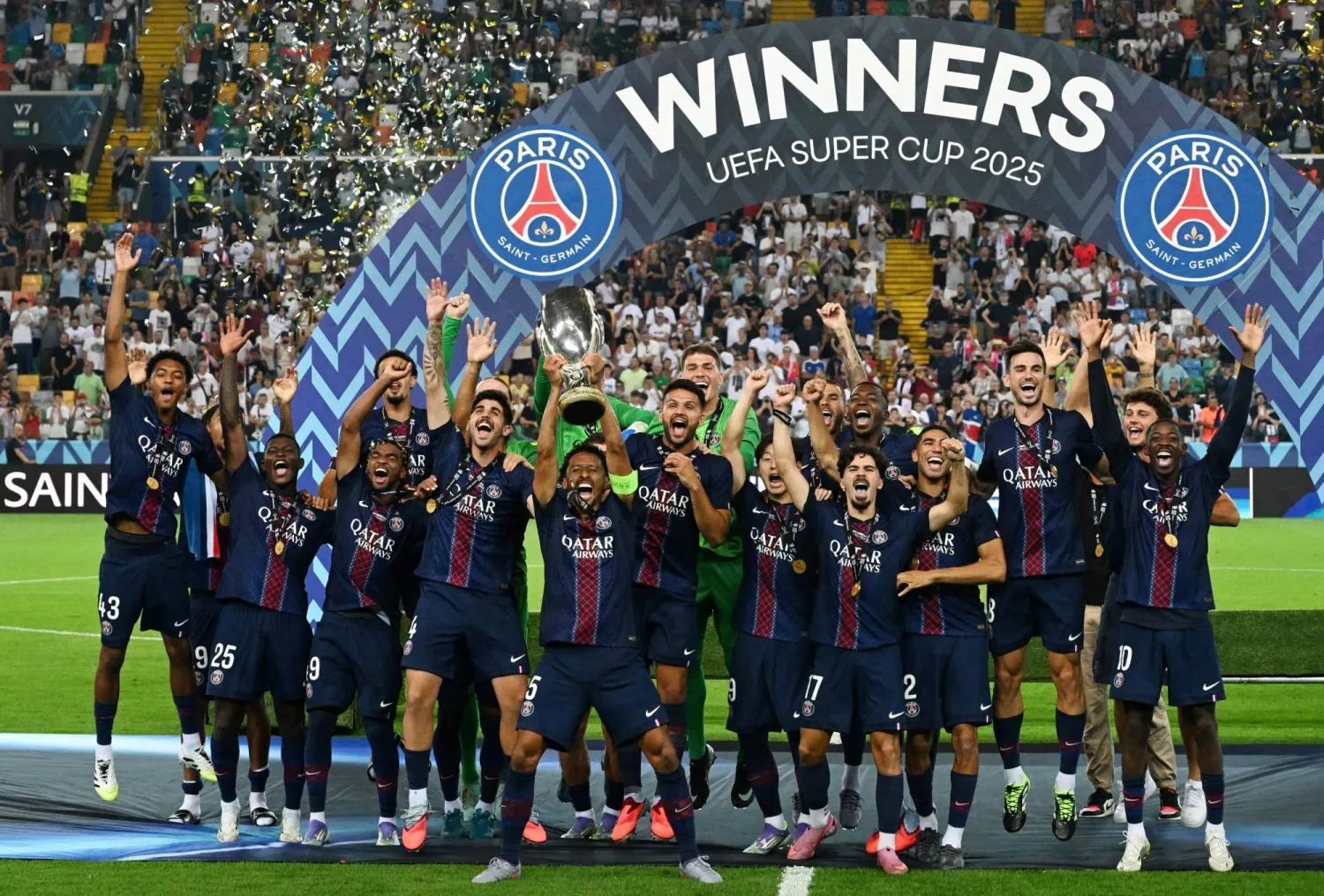 Soccer Football - UEFA Super Cup - Final - Paris St Germain v Tottenham Hotspur - Bluenergy Stadium, Udine, Italy - August 13, 2025 Paris St Germain's Marquinhos lifts the trophy as he celebrates with teammates after winning the UEFA Super Cup REUTERS/Jennifer Lorenzini 