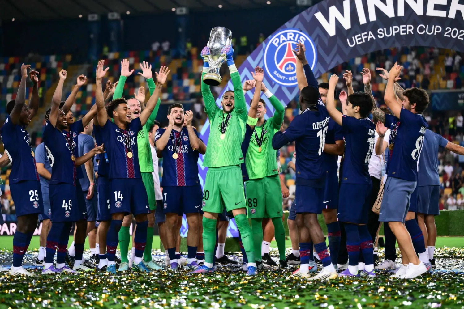 نال شيفالييه إشادة من زملائه والمشجعين بعد الفوز بالسوبر (أ.ف.ب)