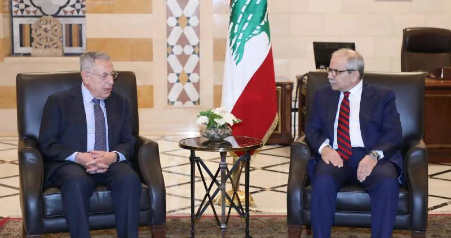 رئيس الحكومة اللبنانية نواف سلام يستقبل رئيس الحكومة الأسبق فؤاد السنيورة في السراي الحكومي (الوكالة الوطنية)
