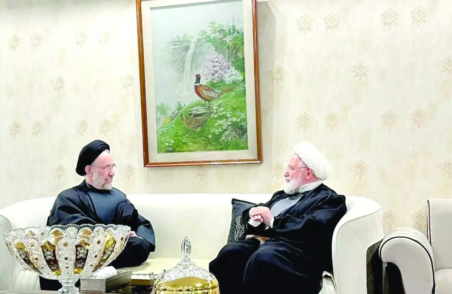 
الرئيس الإصلاحي الأسبق محمد خاتمي يزور منزل كروبي في مارس الماضي (إنصاف نيوز)