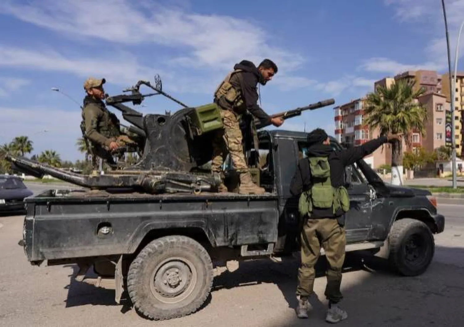 عناصر من القوات السورية (رويترز)