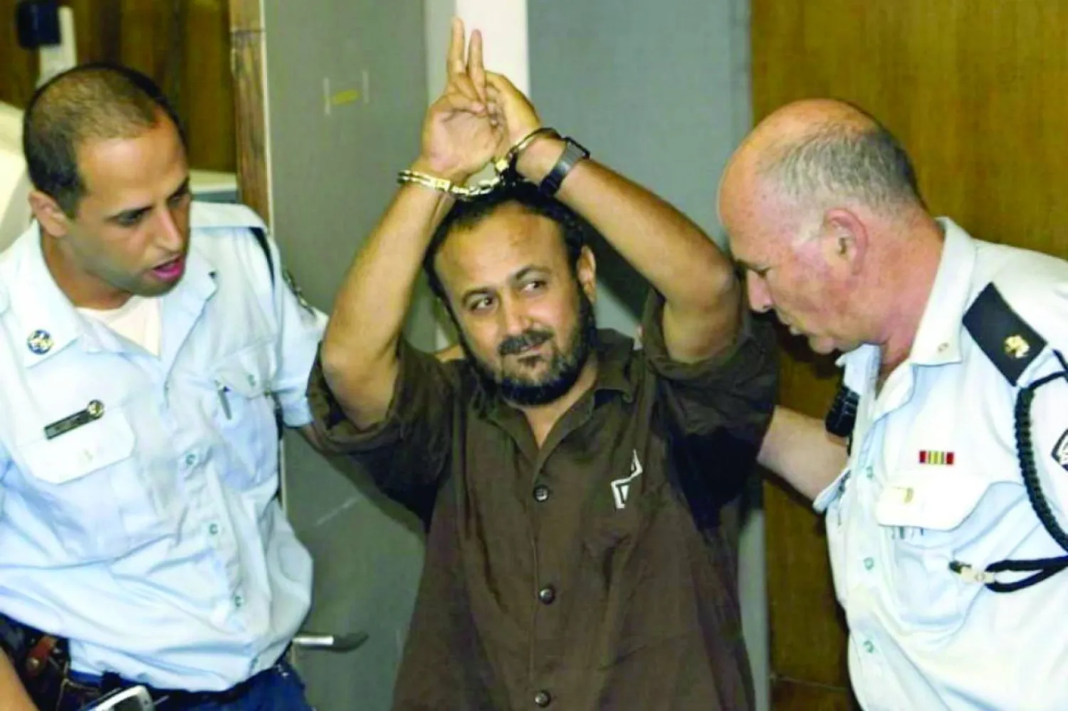 صورة أرشيفية لمحاكمة مروان البرغوثي في إسرائيل (رويترز)