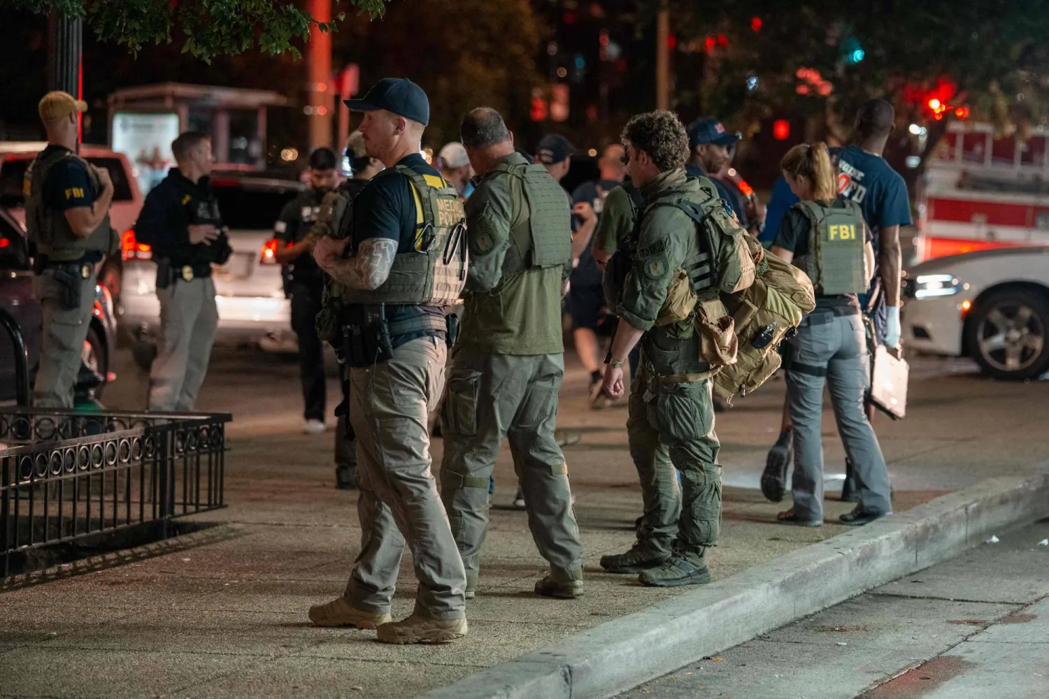 عناصر من مكتب التحقيقات الفيدرالي (FBI) في واشنطن (أ.ف.ب)