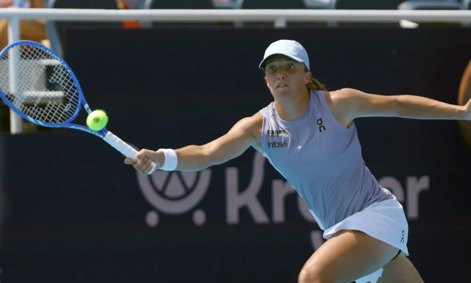 شفيونتيك خلال المواجهة (إ.ب.أ)