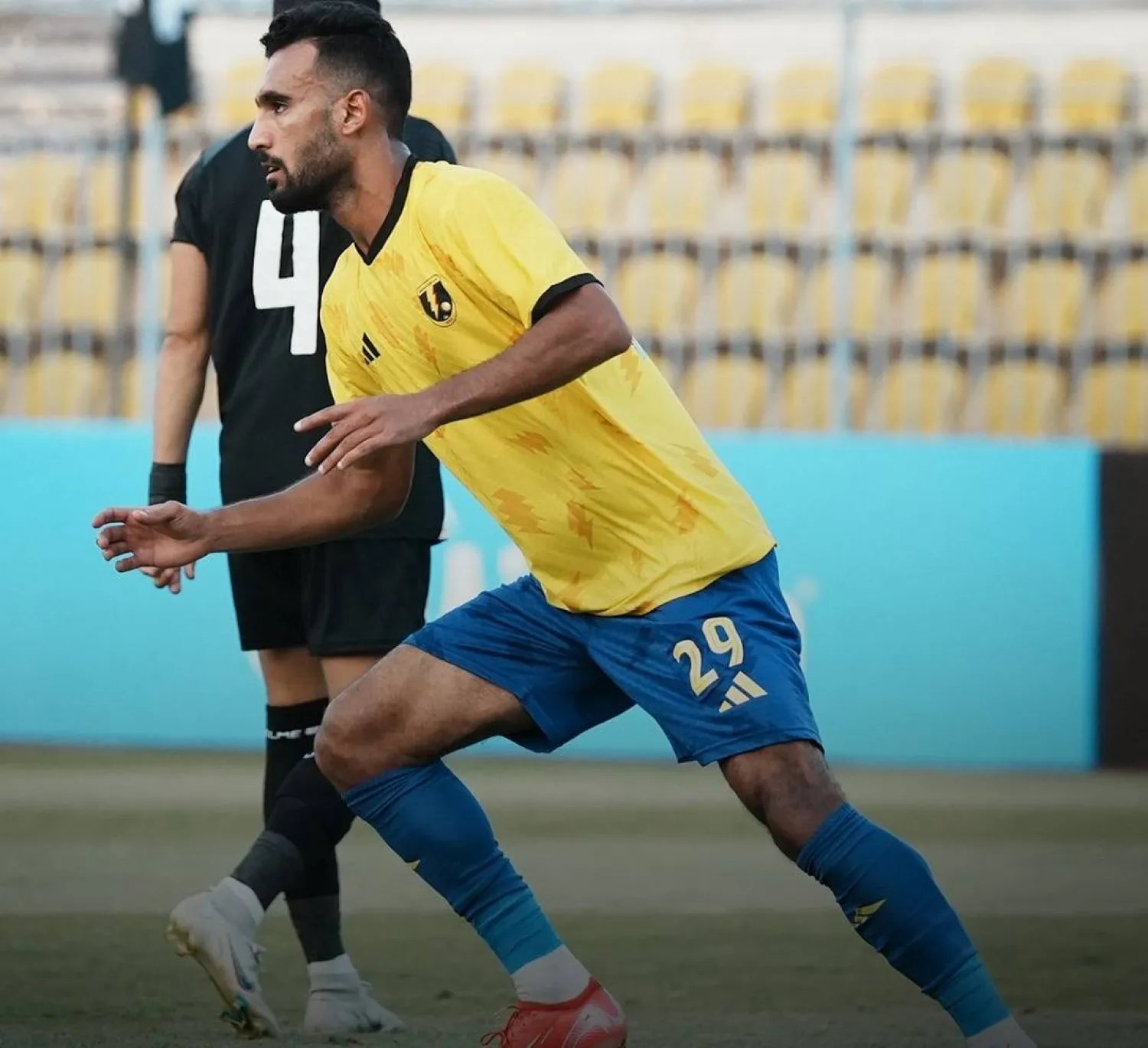 شيكا محتفلاً بهدفه في شباك بتروجت (الشرق الأوسط)