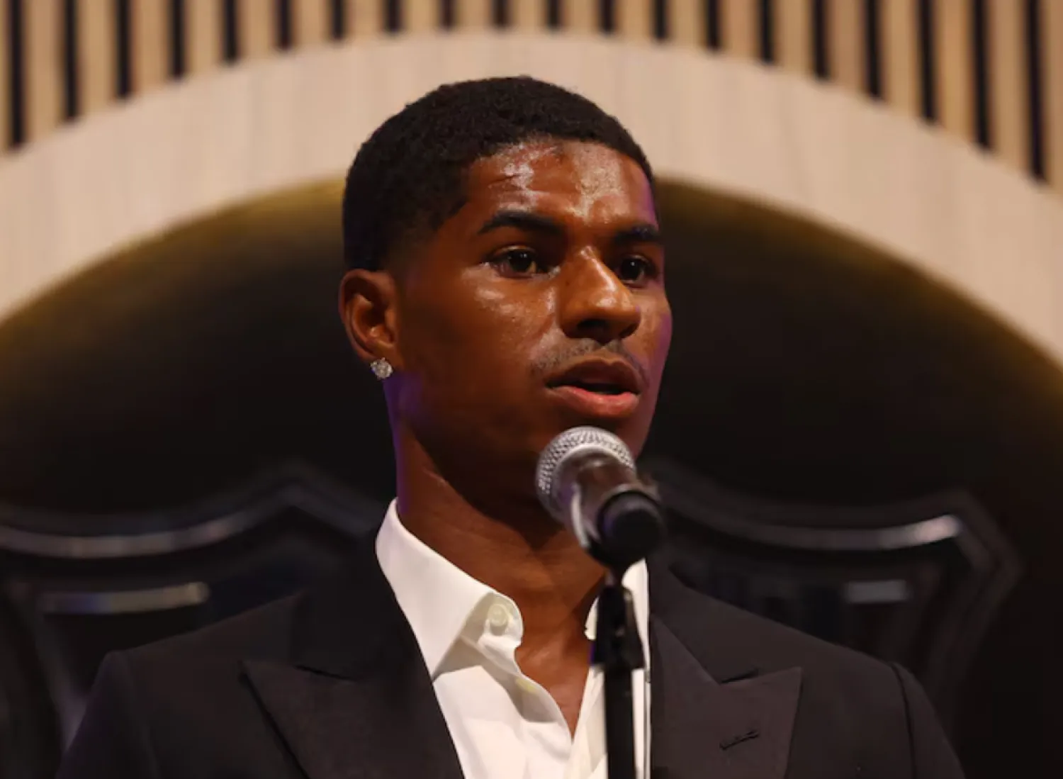 Soccer Football - FC Barcelona present new player Marcus Rashford - FC Barcelona Club Shop, Barcelona, Spain - July 23, 2025 Barcelona's new signing Marcus Rashford talks during his presentation REUTERS/Albert Gea/File Photo 