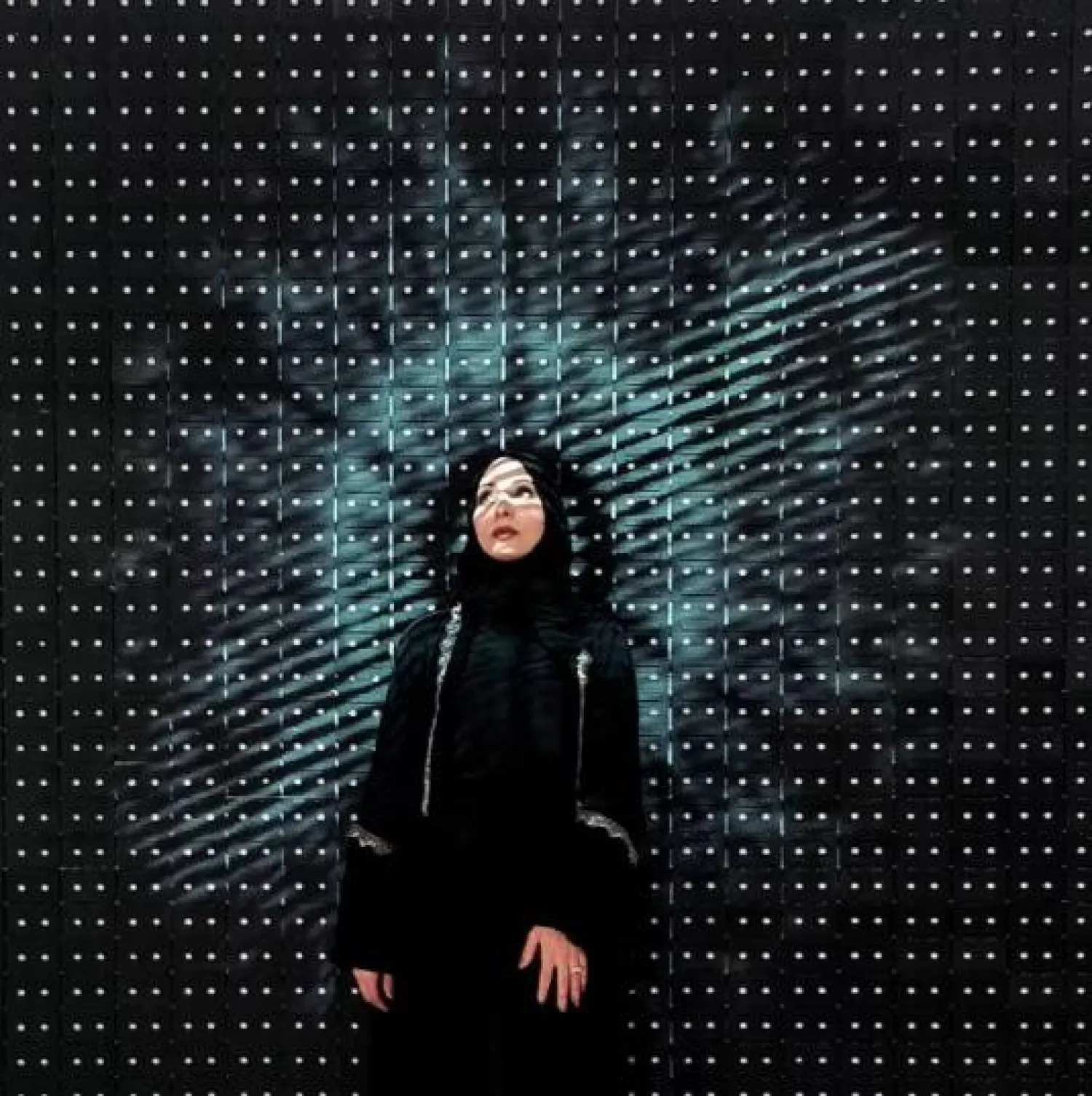 «أهدي سلامي وتحياتي» في أثناء عرضه في معرض «بين ثقافتين» 2023 (الفنانة)