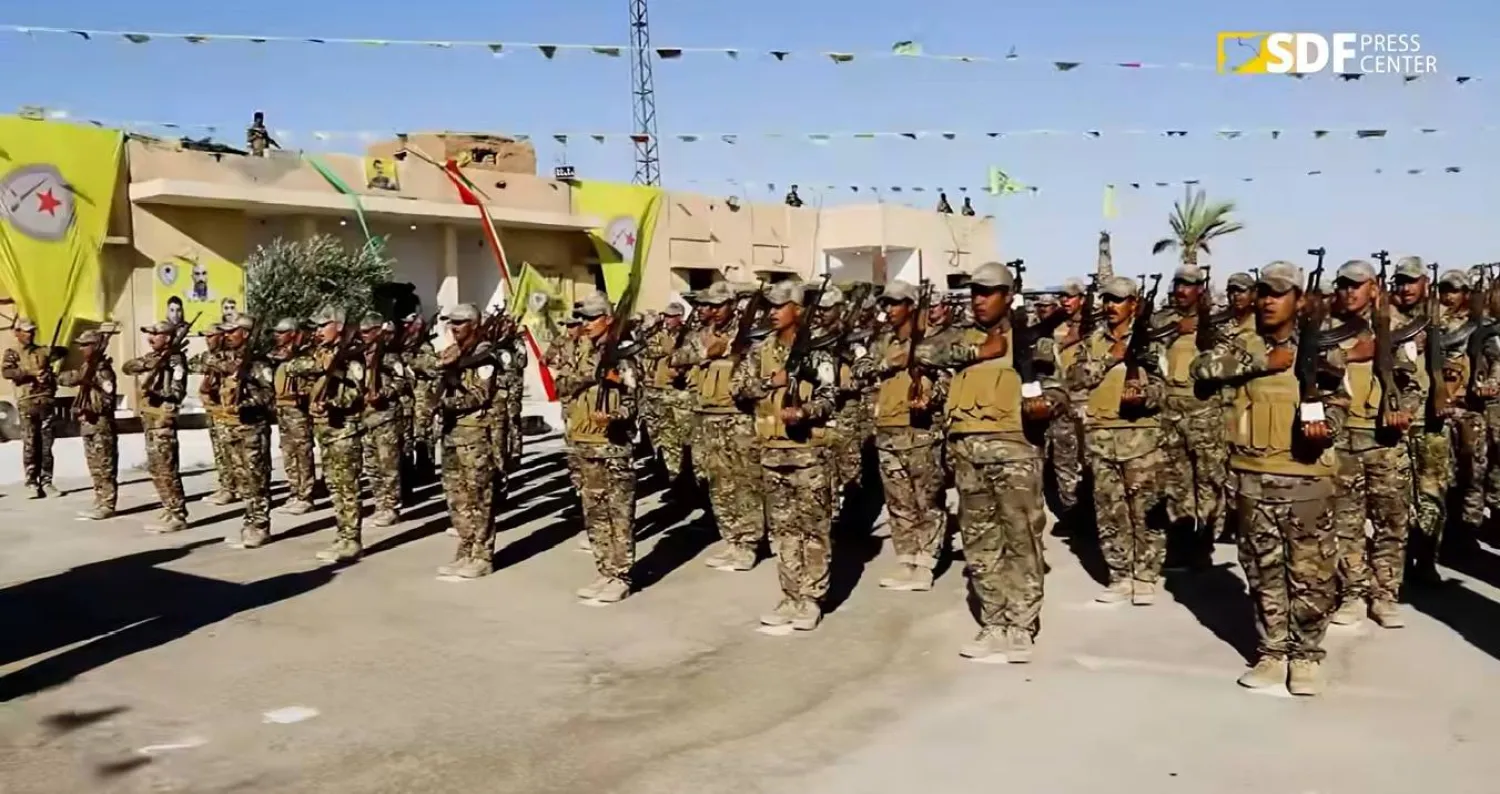 تخريج مقاتلين  لـ«قسد» في دير الزور الصورة من فيديو بثته