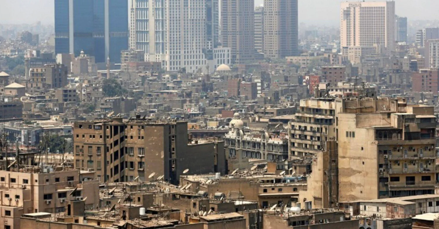 وقائع سرقة الجوالات تكررت في شوارع مصر خلال الأيام الماضية (رويترز)