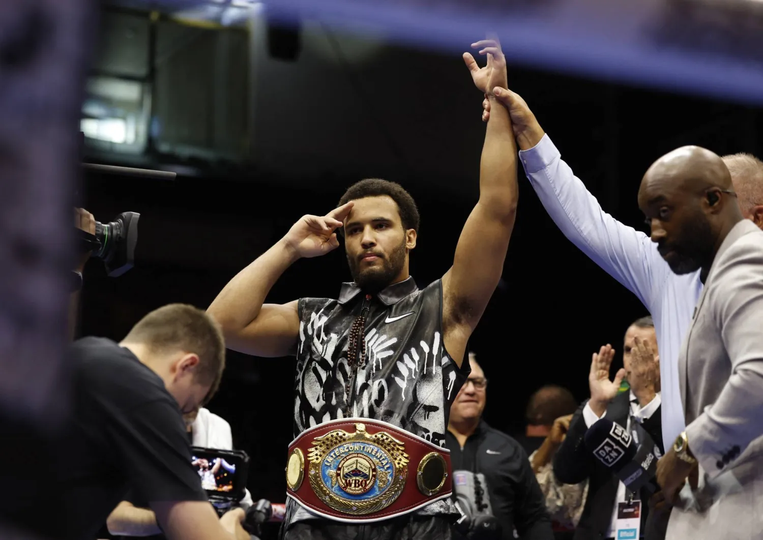 إيتاوما بطل ليلة النزالات العالمية (رويترز)