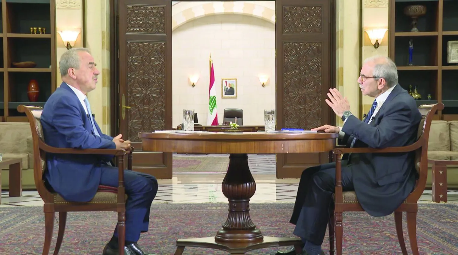 نواف سلام خلال المقابلة مع رئيس تحرير «الشرق الأوسط»