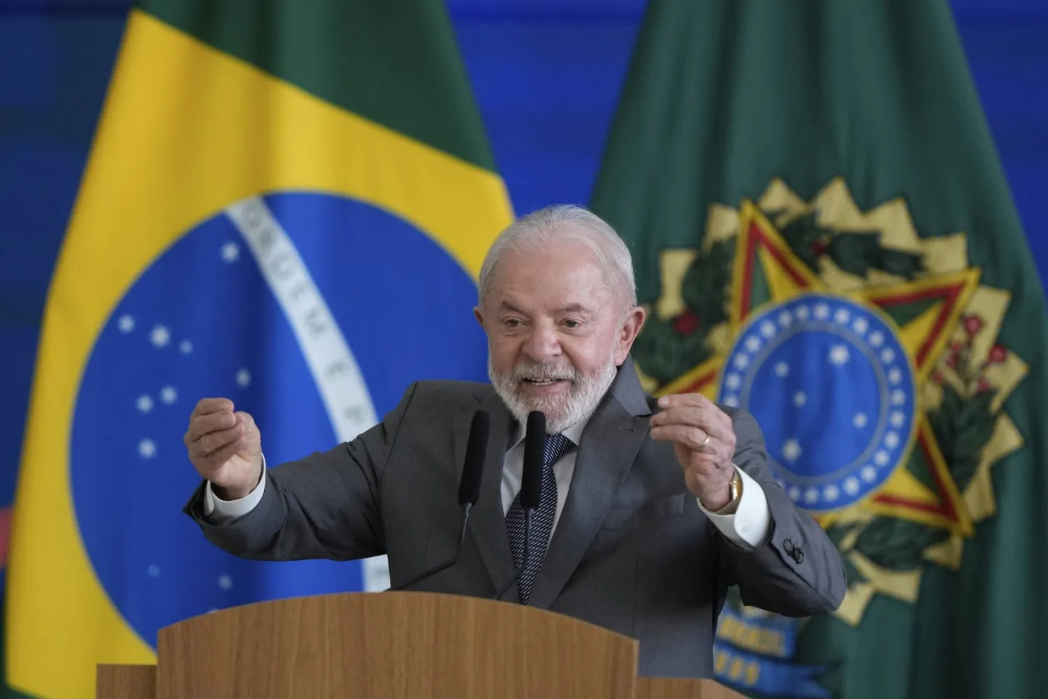 الرئيس البرازيلي لويس إيناسيو لولا دا سيلفا يتحدث في فعالية في برازيليا (أ.ب)