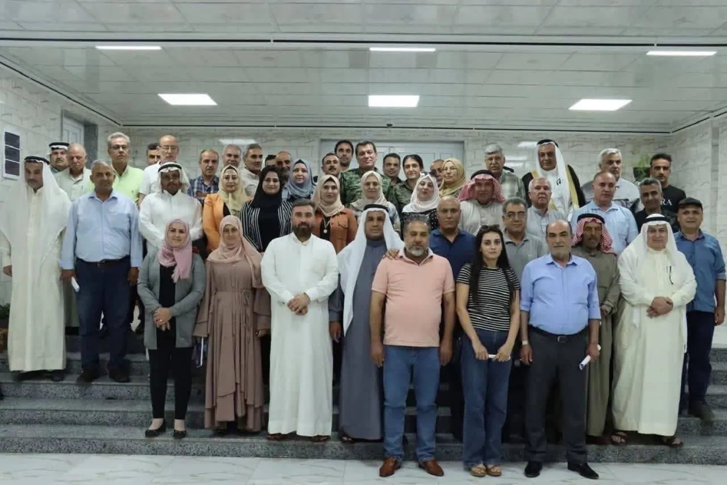 أرشيفية للجنرال مظلوم عبدي في الرقة مع شيوخ العشائر والسياسيين والمثقفين