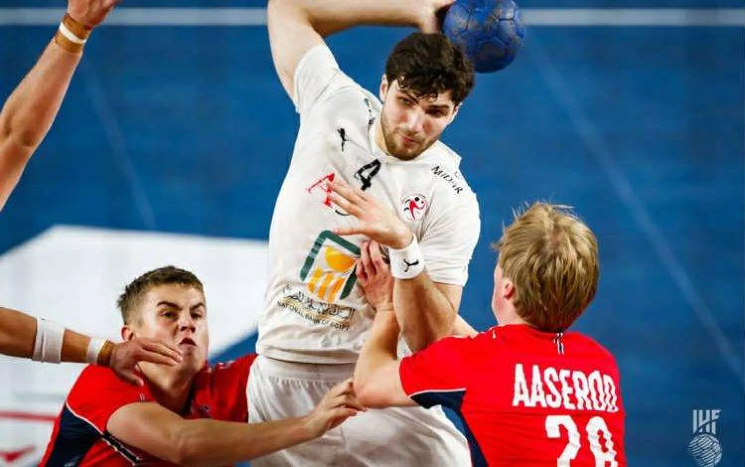 مصر خامس العالم في «يد الناشئين» بالفوز على آيسلندا (وسائل إعلام مصرية) 