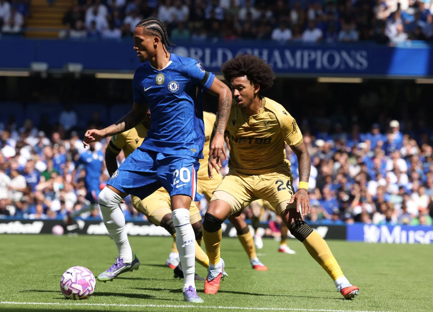 تشيلسي اكتفى بالتعادل السلبي مع كريستال بالاس (إ.ب.أ)