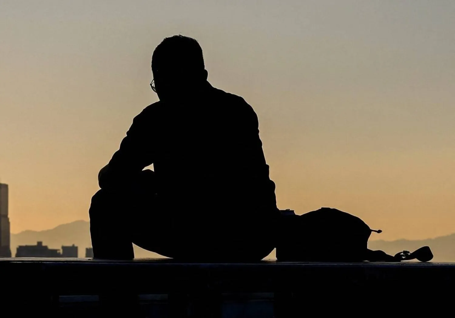 الرجال لا يجيدون التعبير عن مشاعر الحزن (رويترز)