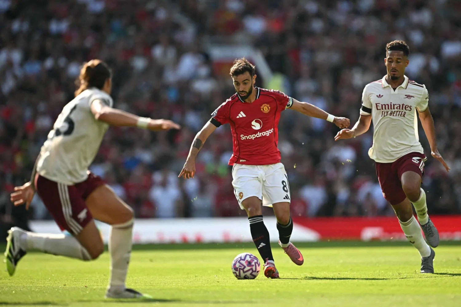 النجم البرتغالي برونو فرنانديز قائد مانشستر يونايتد (أ.ف.ب)